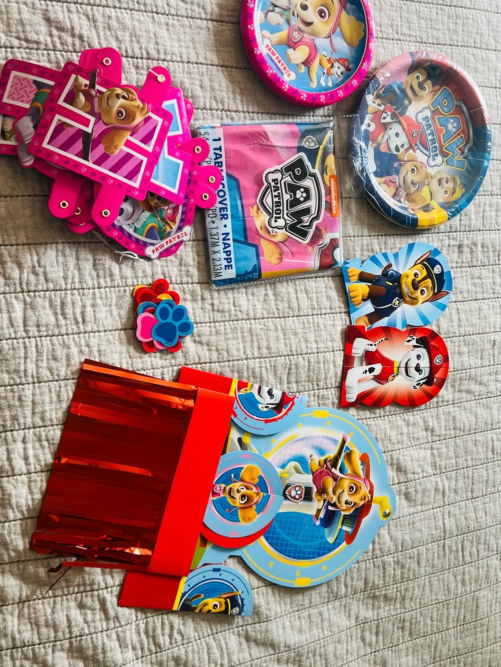 Nickelodeon PAW Patrol Plates & Tablecover - Pink, Blue, Yellow